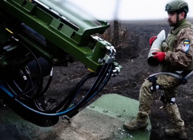 Ukrajinski vojnici nose egzoskelete na bojišnici Ukrajinski vojnici nose egzoskelete na bojišnici