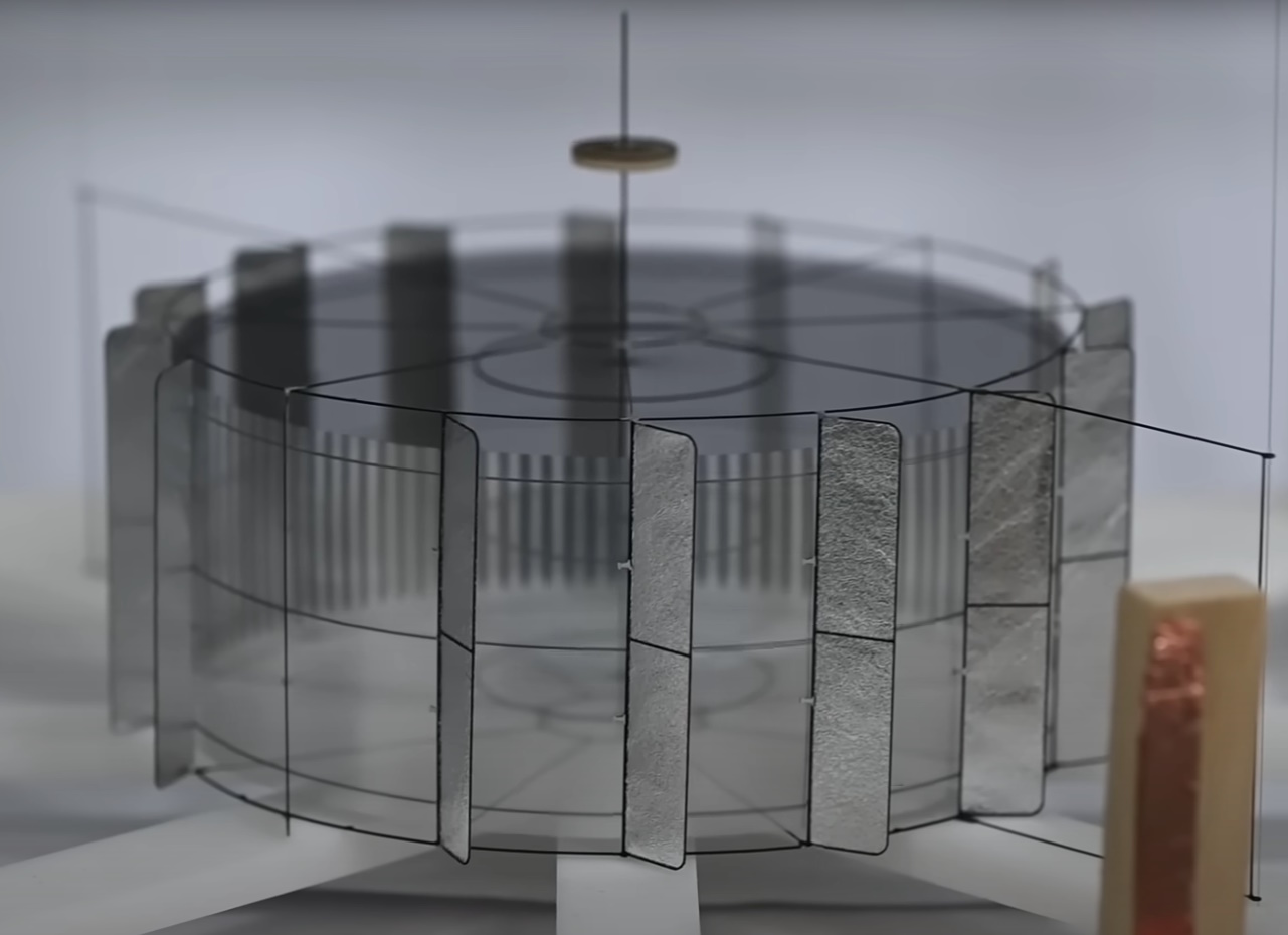 VIDEO: Poletio mikrodron lakši od lista papira